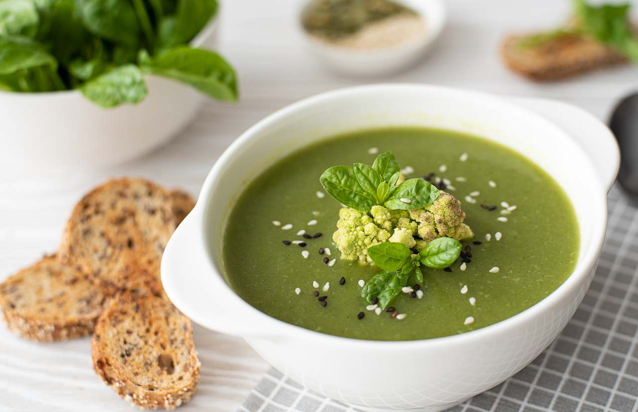 You are currently viewing Healthy And Hearty Cabbage Spinach Soup