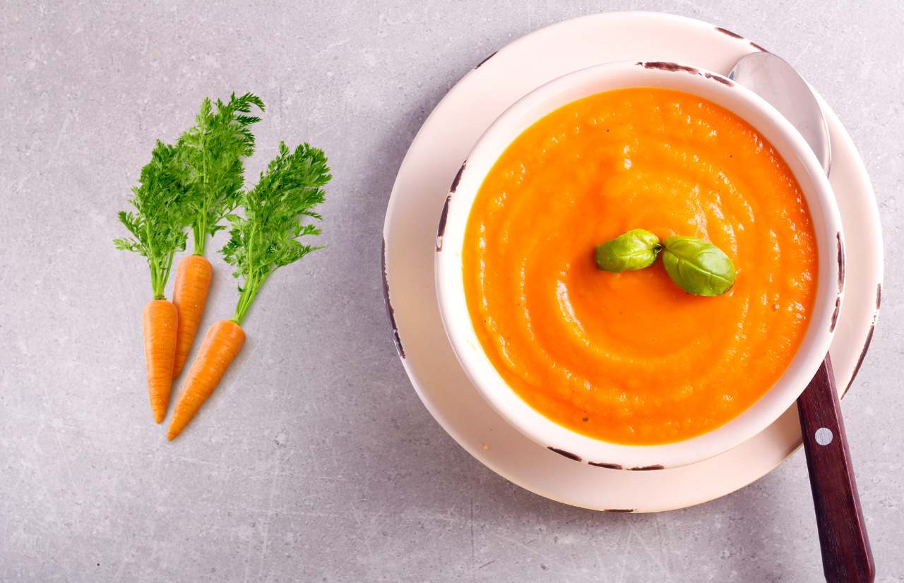 You are currently viewing Tasty Moong Dal Carrot Soup in Minutes