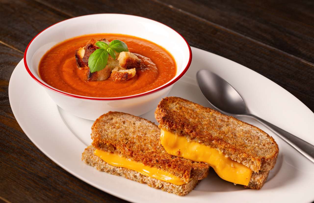 Read more about the article Delicious Tomato Soup Pasta and Cheese: An Irresistible Dinner Idea